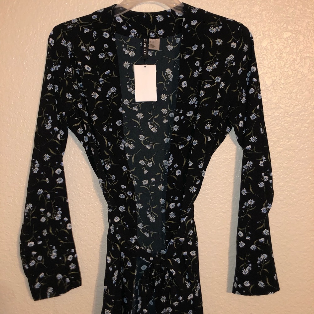 SOLD Back floral top